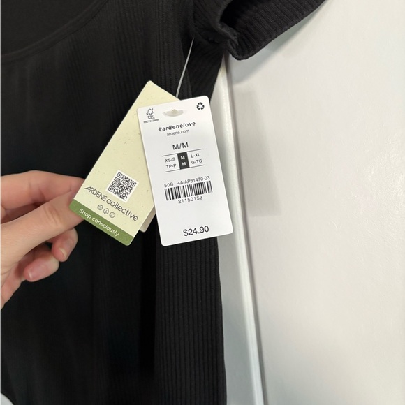 🆕 Ardene Black Seamless Scoop Neck Fitted Bodysuit Cap Sleeve - Picture 5 of 6